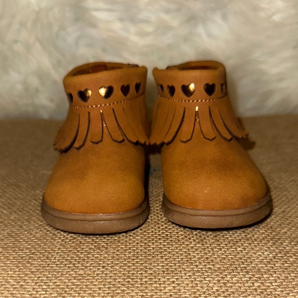 Brown little boots for the princess of the house!